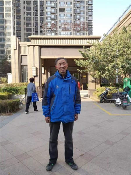 最美送奶工 温暖敲钟人